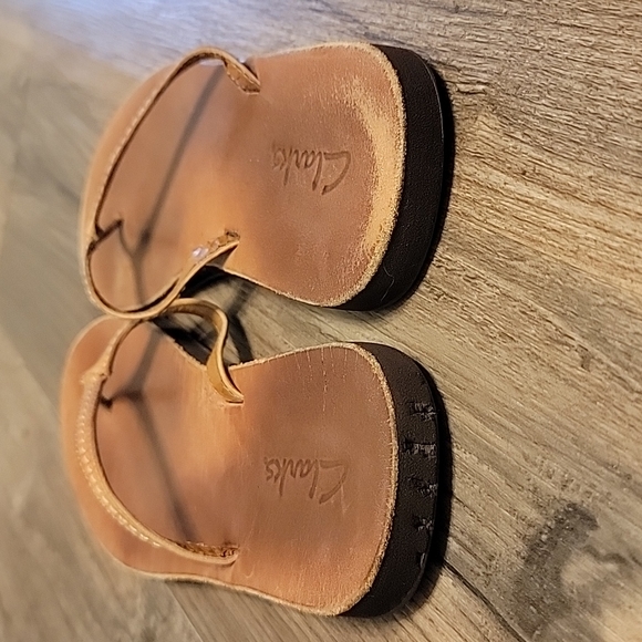 Clarks Light Brown Leather Sandals - Picture 6 of 8